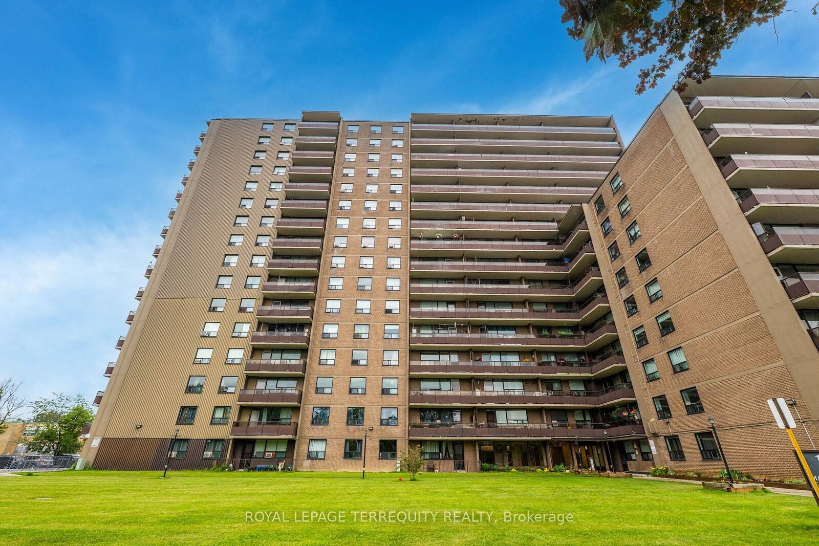 Property Photo:  180 Markham Road 816  ON M1M 2Z9 