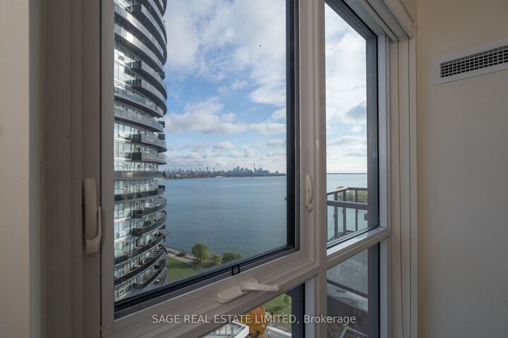 Property Photo:  39 Annie Craig Drive Ph11  ON M8V 0C5 