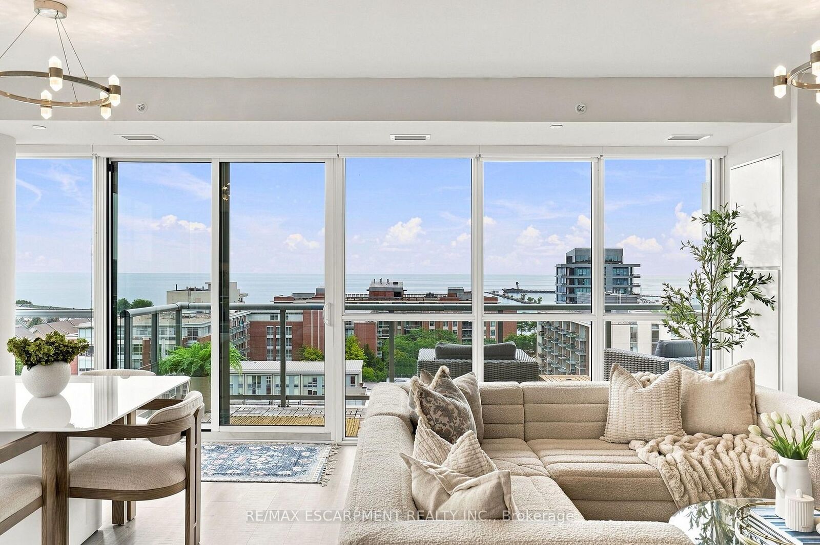Property Photo:  8 Ann Street 902  ON L5G 3E6 