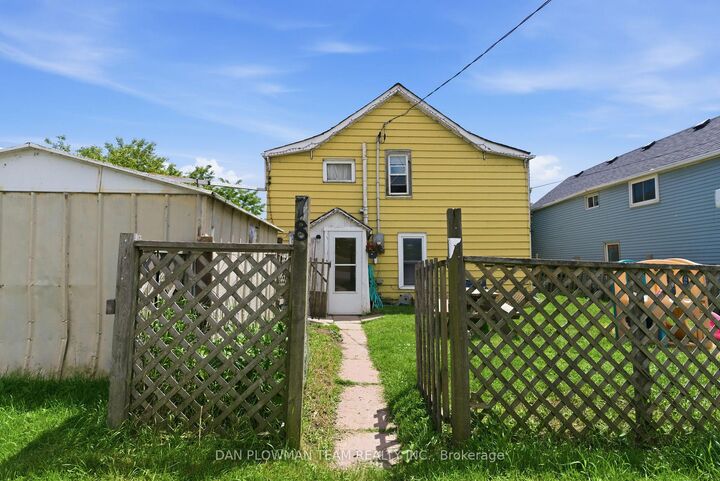 Property Photo:  78 East Beach Road  ON L1C 6A5 