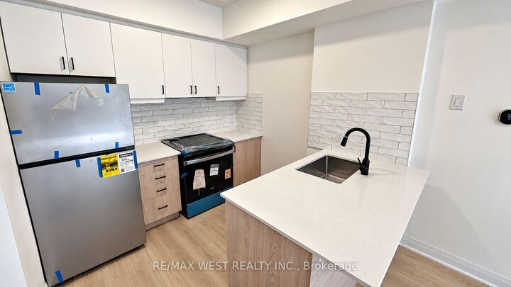 Property Photo:  521 Big Bay Point Road 7  ON L4N 3Z6 