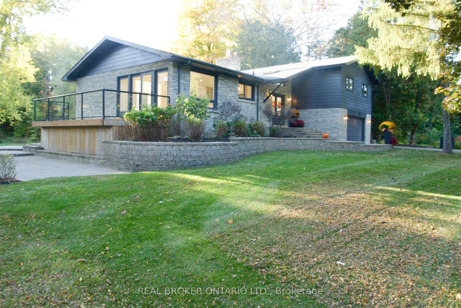 Property Photo:  572 Main Street  ON L7G 3T6 