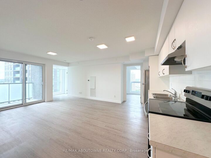 Property Photo:  5 Zappacosta Drive 1807  ON M9M 0G9 