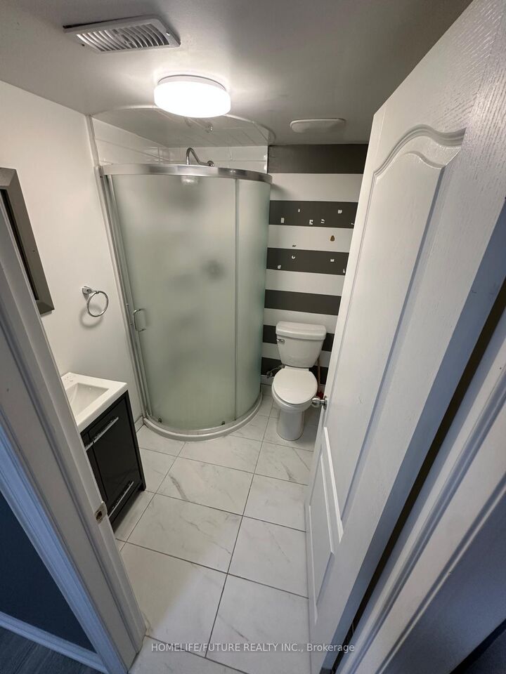 Property Photo: 33 Oldborough Circle Bsmt ON M2J 3A1