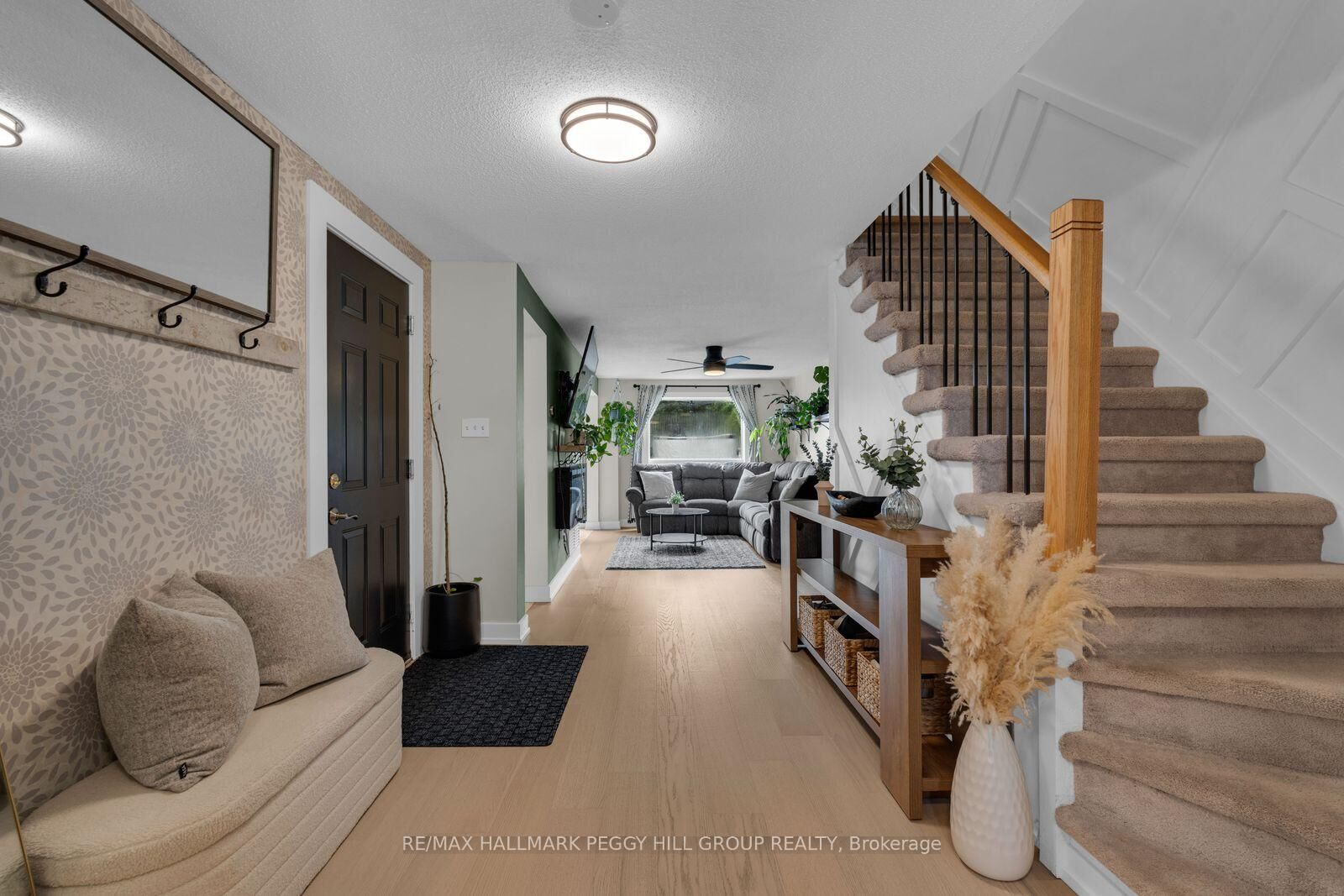 Property Photo:  195 Dunsmore Lane  ON L4M 6Z8 