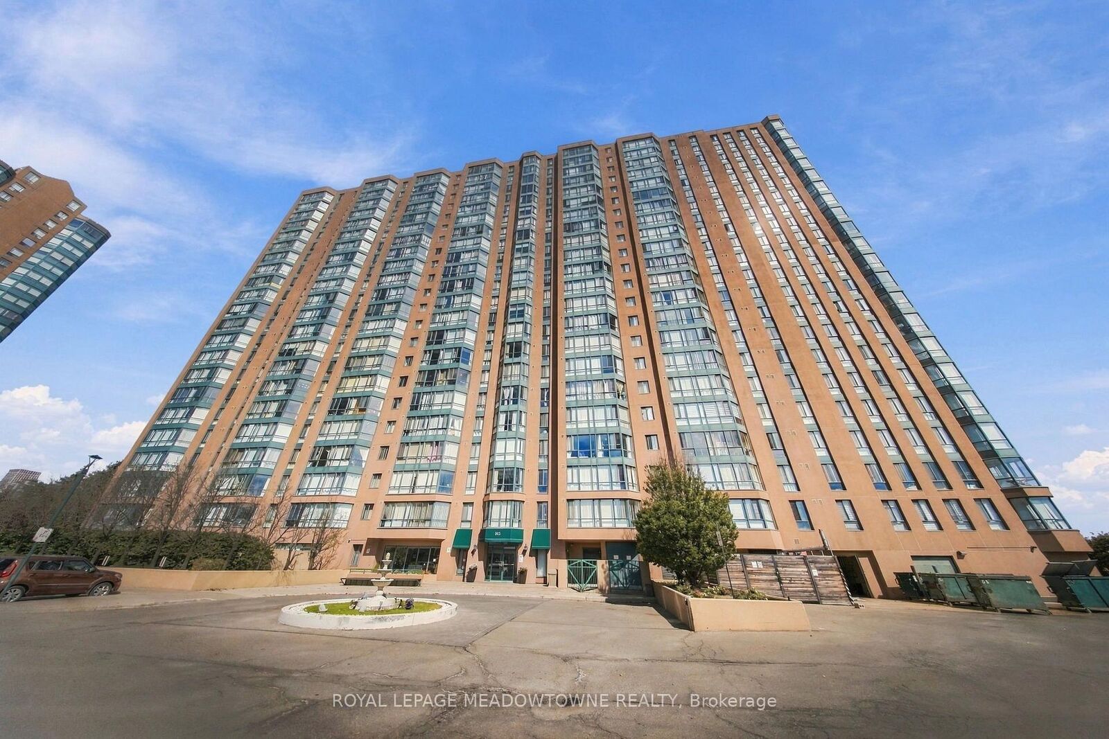Property Photo:  145 Hillcrest Avenue 1802  ON L5B 3Z1 