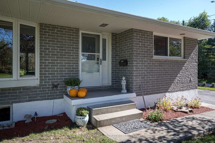 Property Photo:  487 Coronation Boulevard  ON K7M 5R1 