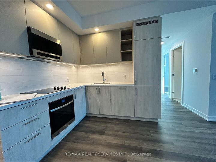 Property Photo:  21 Meadowdale Road 2105  ON L4K 0H6 