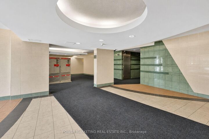 Property Photo:  2020 Jasmine Crescent 810  ON K1J 8K5 