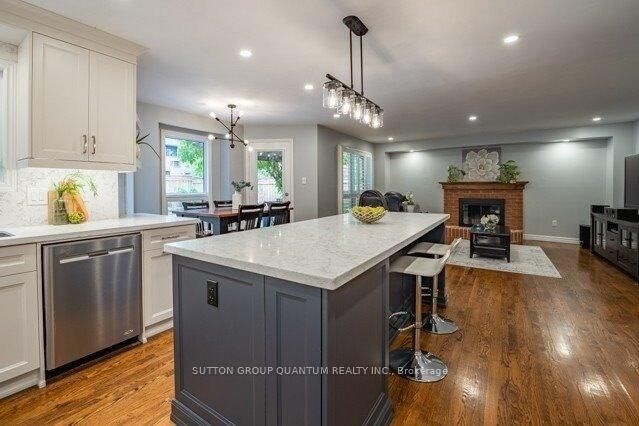 Property Photo:  1117 Valleybrook Drive  ON L6H 4N1 