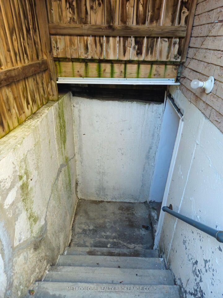 Property Photo:  36 Blair Crescent Bsmt  ON L4M 5Y6 