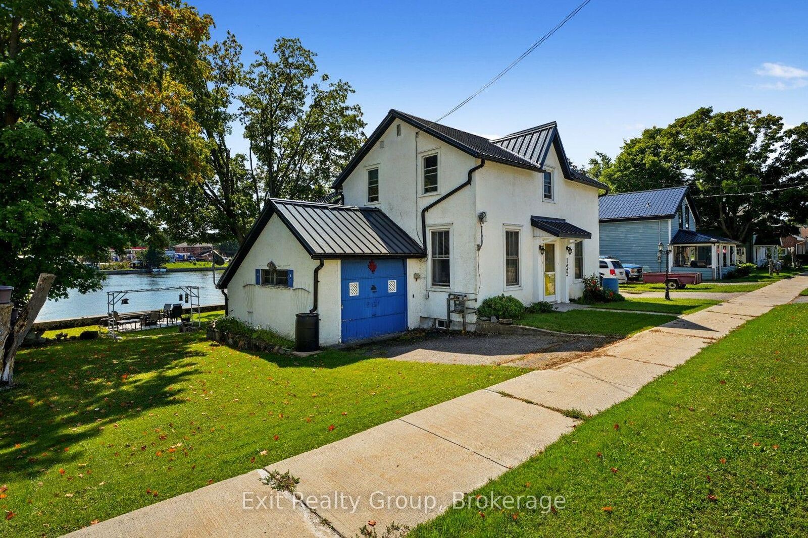 Property Photo:  125 Queen Street  ON K0L 1L0 