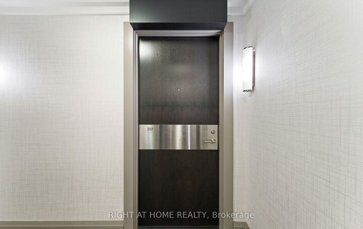 Property Photo:  18 Graydon Hall Drive 2112  ON M3A 0A4 