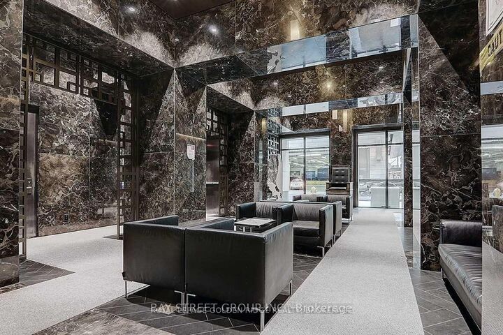 Property Photo:  70 Temperance Street 4209  ON M5H 0B1 