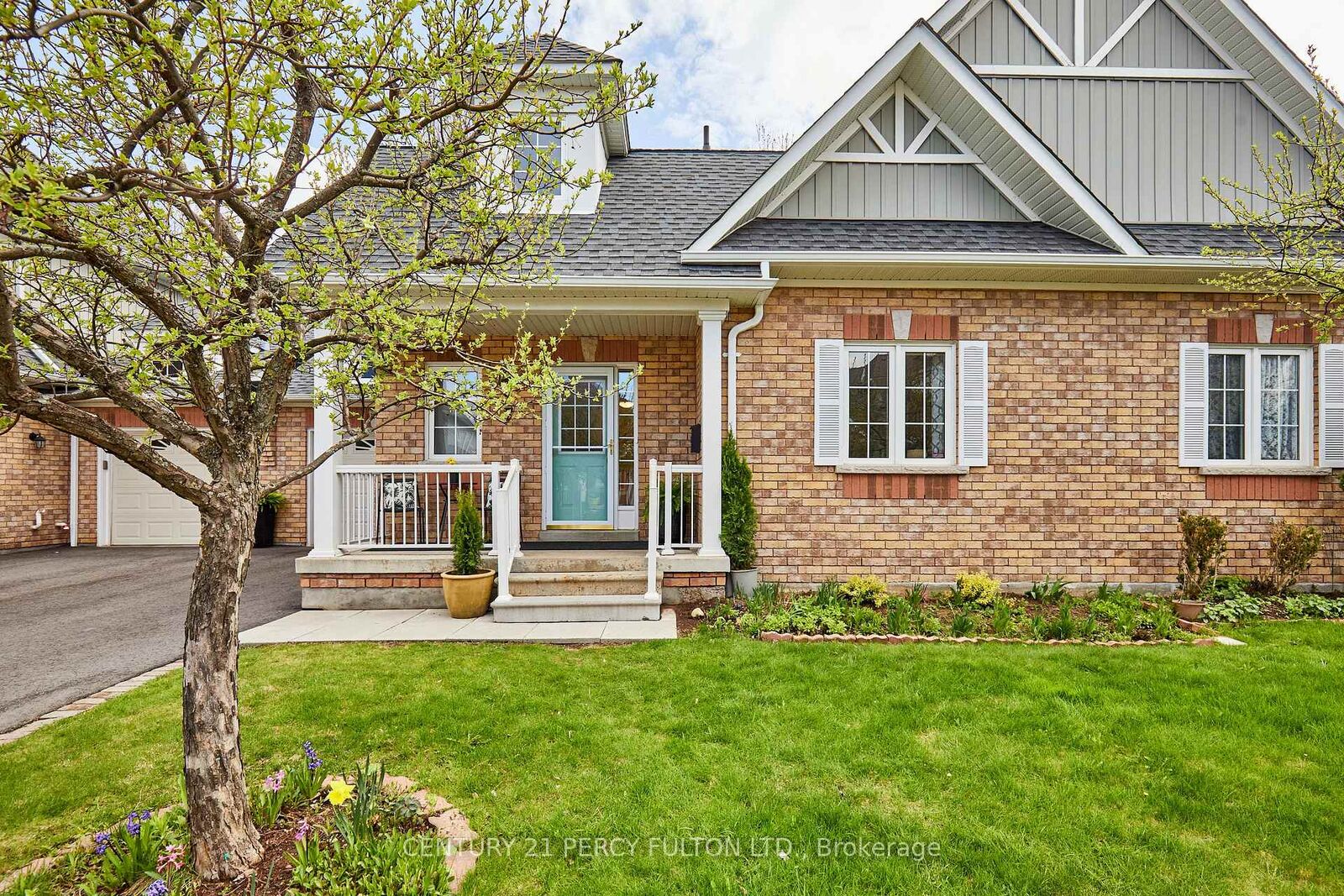 Property Photo:  7 Gidley Lane G7  ON L1T 4Z7 