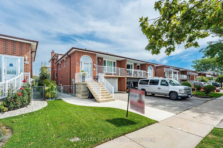 Property Photo:  122 Sawmill Road  ON M3L 2K4 