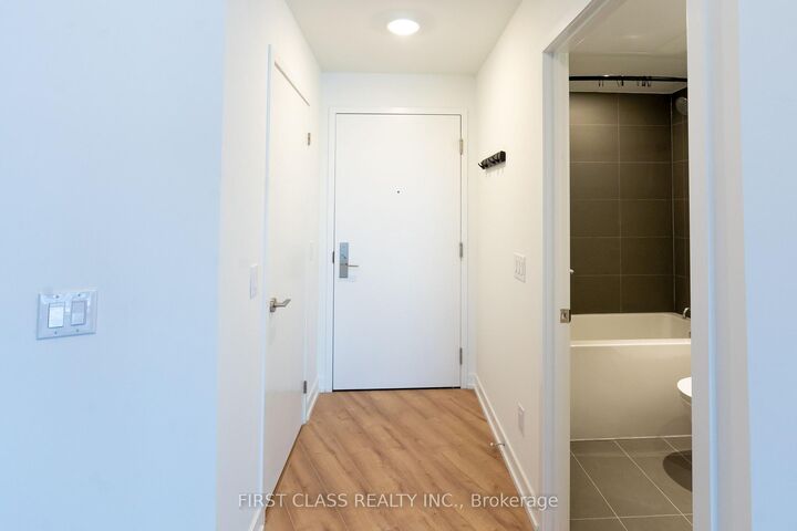 Property Photo:  135 East Liberty Street 1412  ON M6K 0G7 