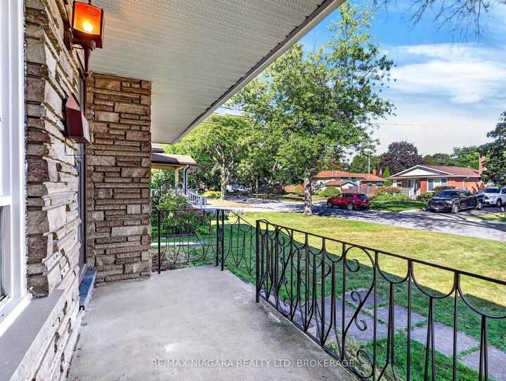 Property Photo:  82 Regent Drive  ON L2M 3L7 