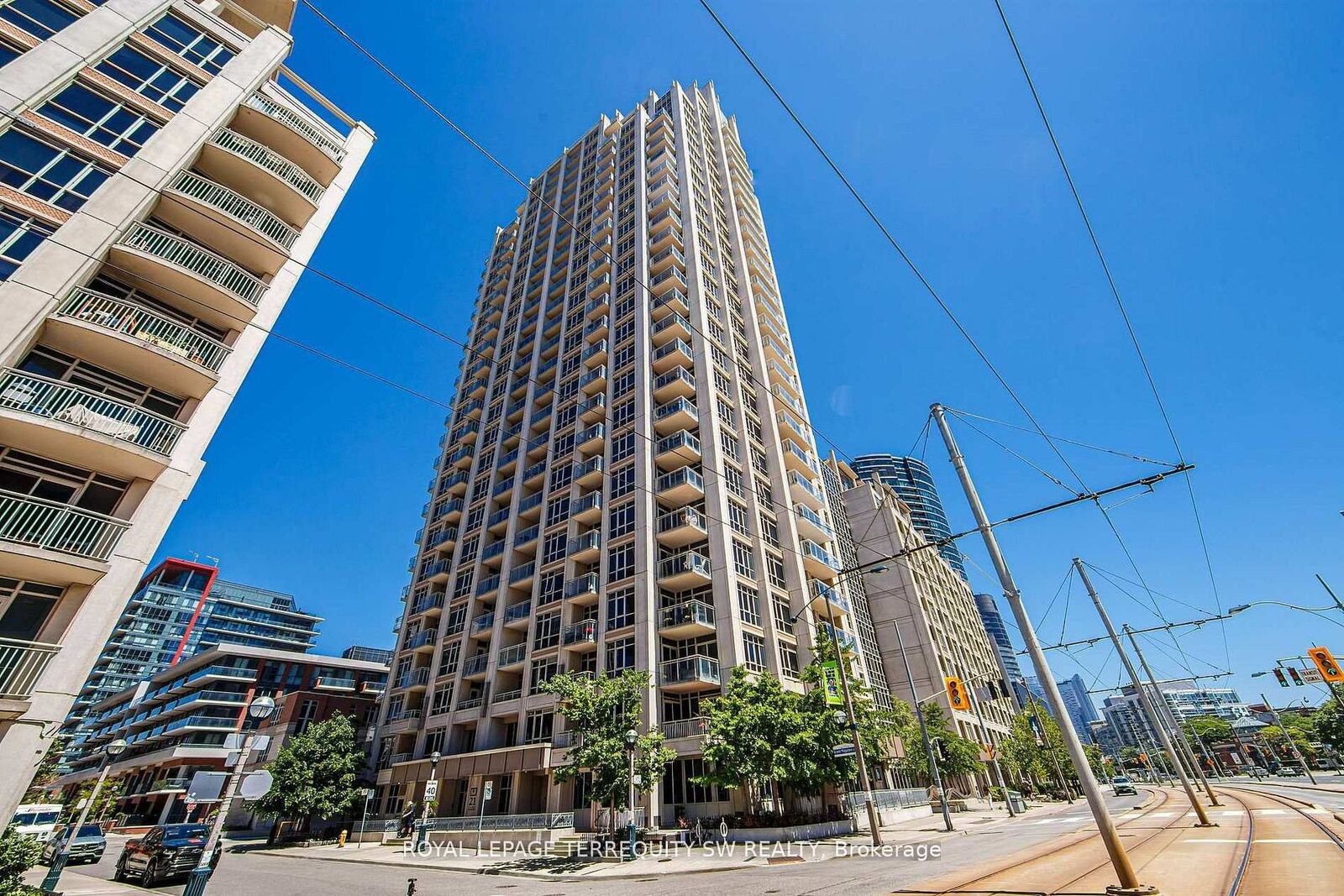 Property Photo:  21 Grand Magazine Street 809  ON M5V 1B5 