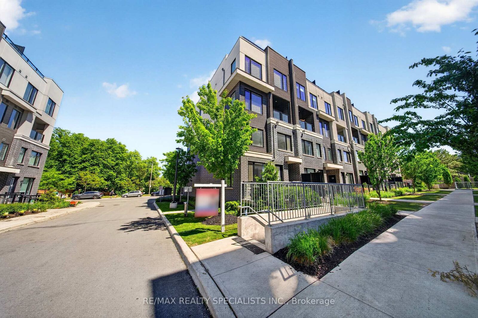 Property Photo: 3472 Widdicombe Way 28 ON L5L 0B8