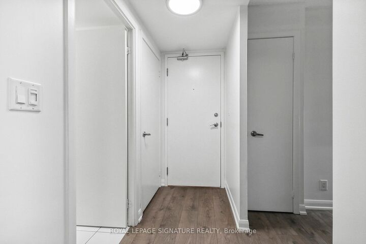Property Photo: 600 Fleet Street 304 ON M5V 1B7