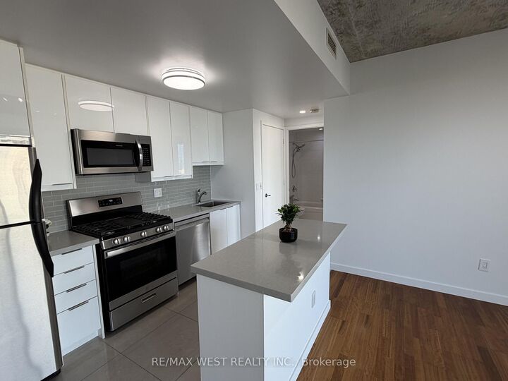 Property Photo:  281 Mutual Street 2408  ON M4Y 3C4 