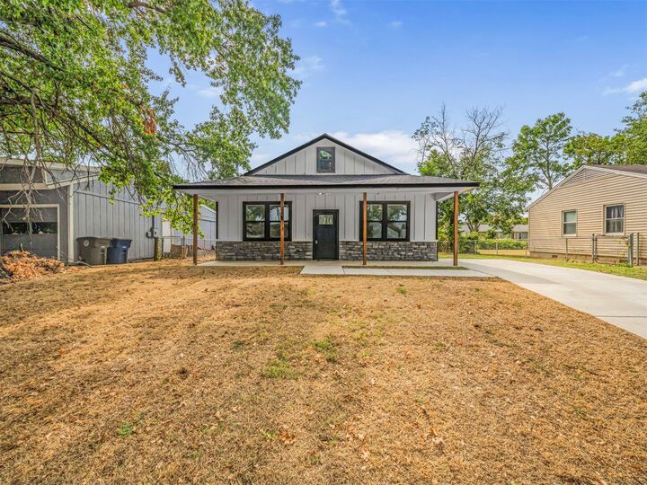 Property Photo:  8944 E 3rd Place E  OK 74112 