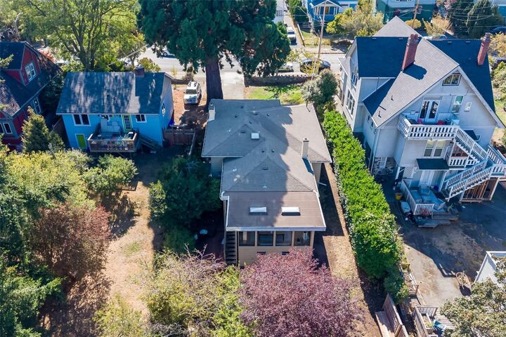 Property Photo:  1556 Gladstone Ave  BC V8R 1S5 