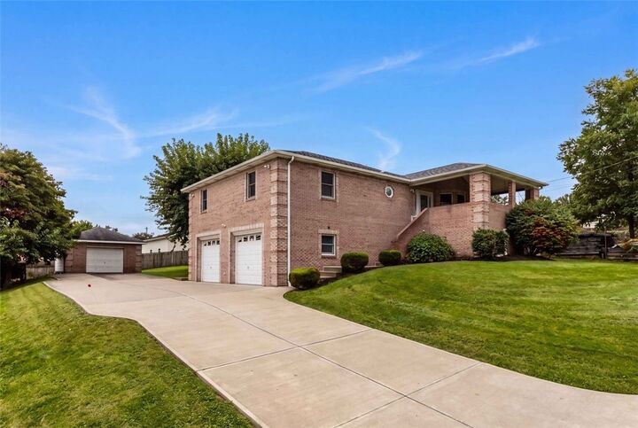 Property Photo:  902 Central Drive  PA 15067 