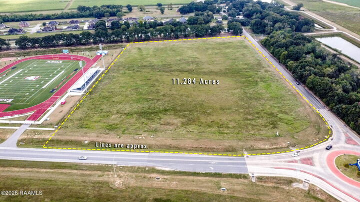 Property Photo: 2400 Chemin Metairie Road 4 LA 70592