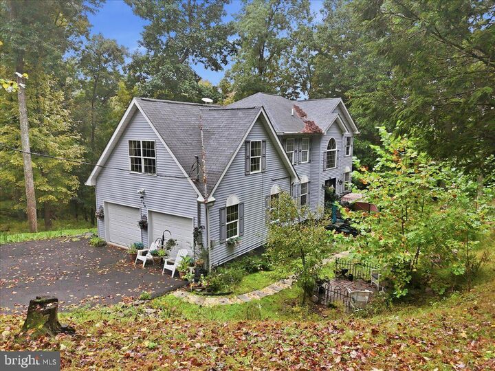 Property Photo:  194 Sportsmen Drive  PA 18326 