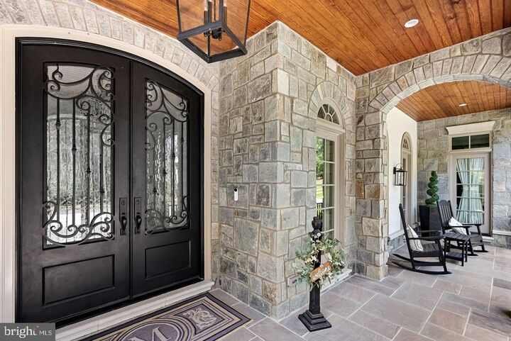 Property Photo: 22563 Creighton Farms Drive VA 20175