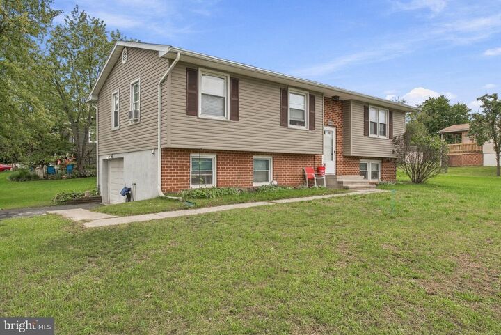Property Photo: 1695 Douglas Drive PA 17013