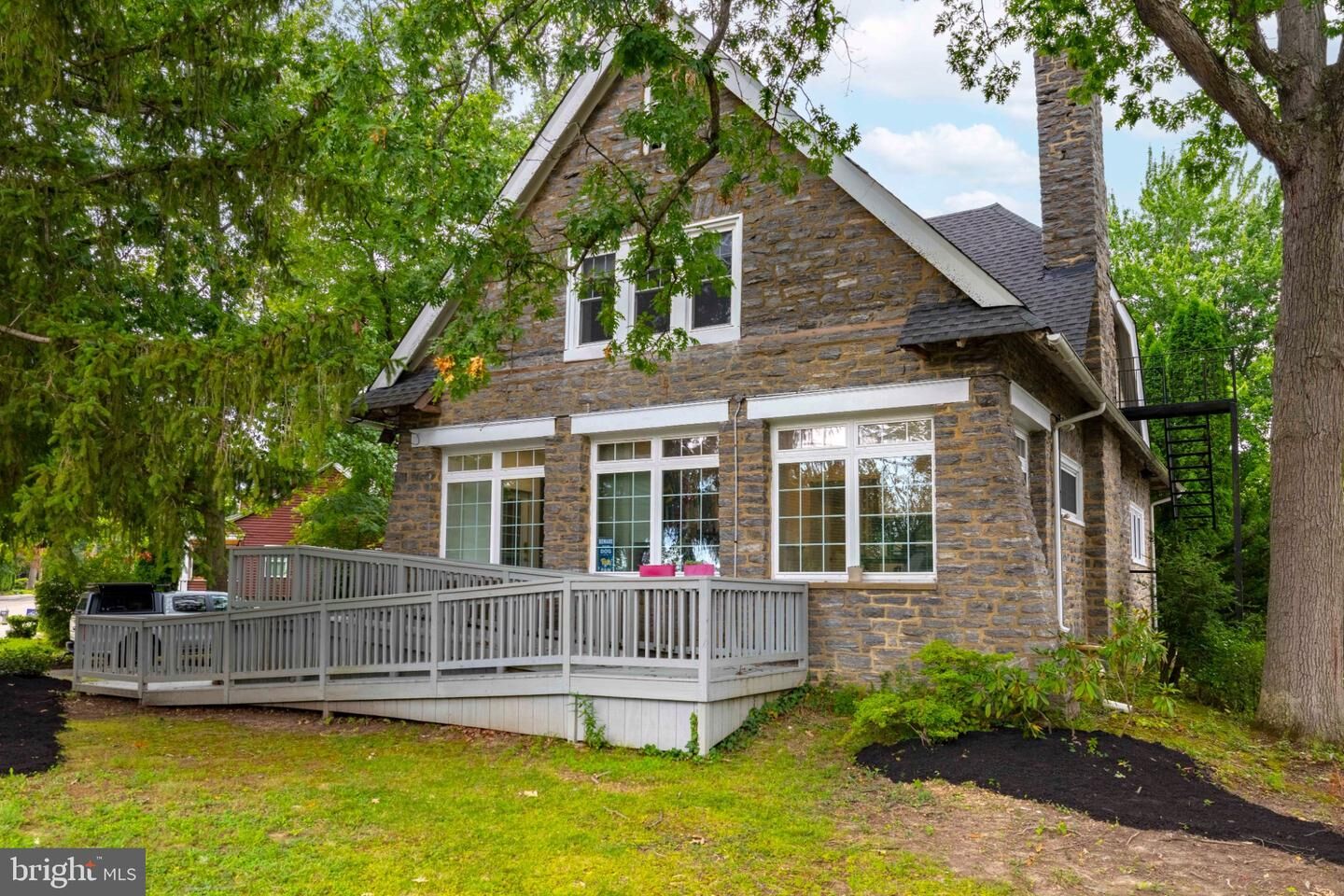 Property Photo: 1564 Edge Hill Road PA 19001
