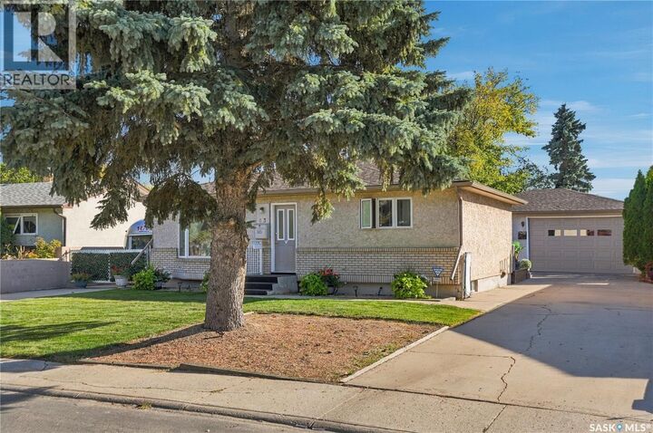 Property Photo: 43 Wentworth Crescent SK S7L 4A8