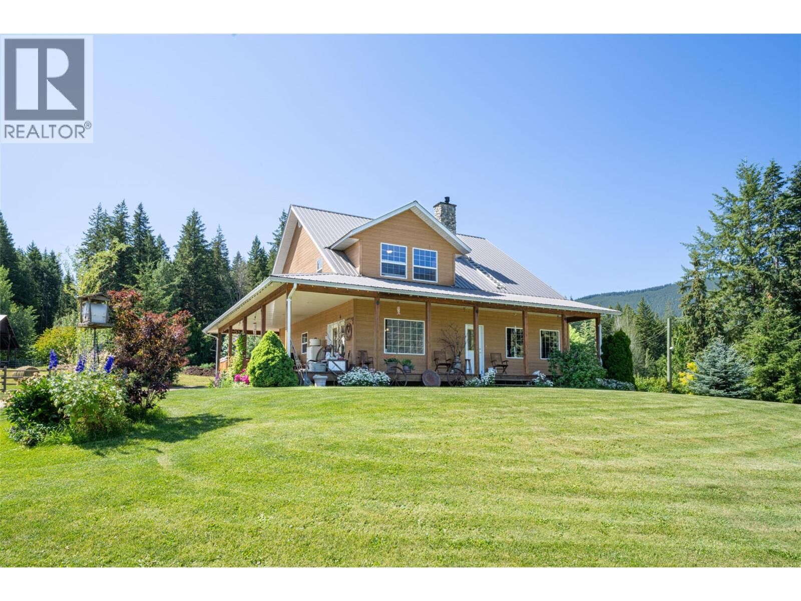 Property Photo:  2990 50 Street Northwest  BC V1E 4M2 
