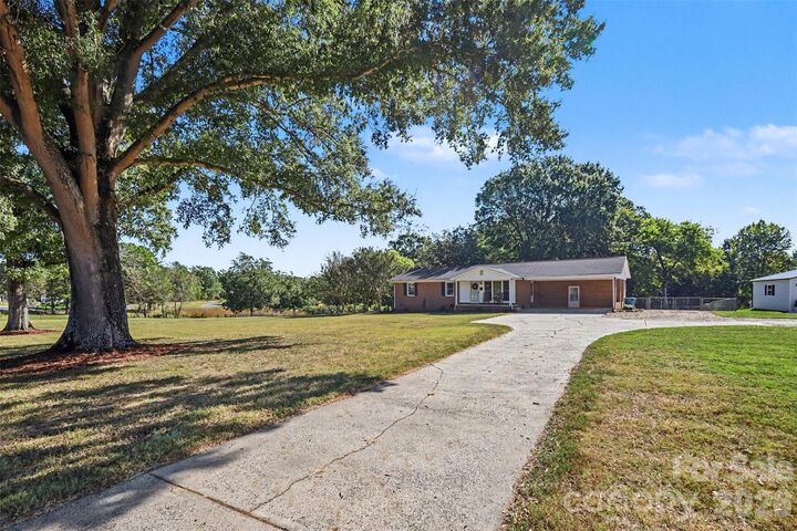 Property Photo:  1555 Hess Road  NC 28025 