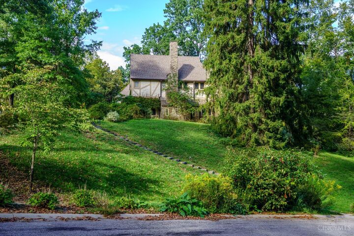 Property Photo:  14 Garden Place  OH 45208 