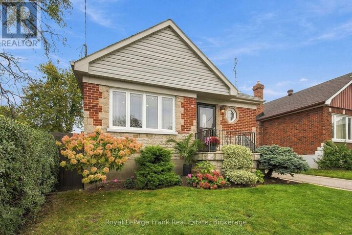 Property Photo:  379 Arthur Street  ON L1H 1P2 