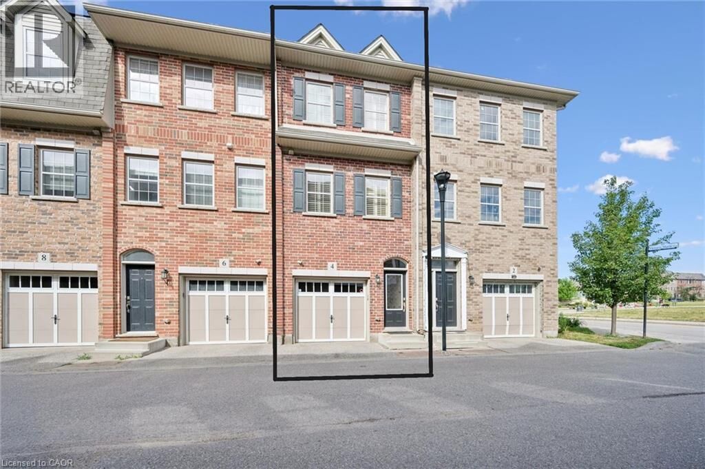 Property Photo: 4 Cheltenham Mews ON N2H 0B2
