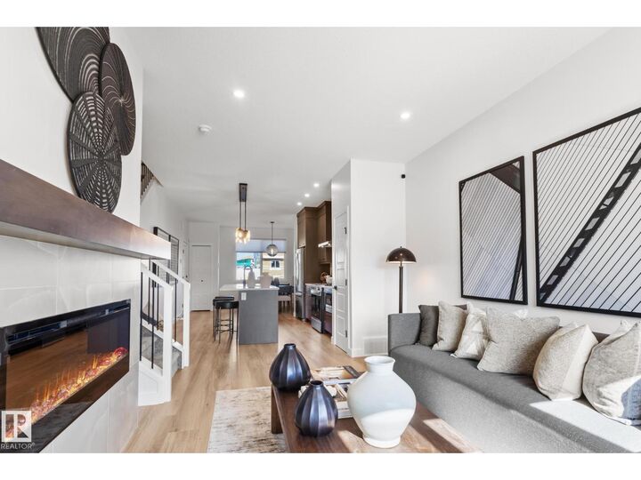 Property Photo:  12527 34 Av SW  AB T6W 5Z8 