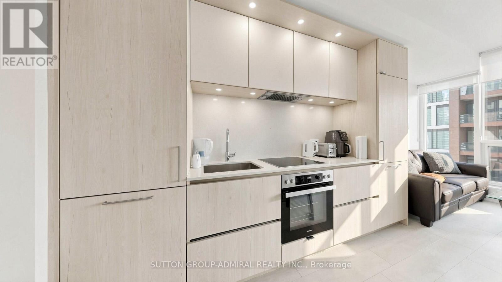 Property Photo: 35 Mercer Street 3011 ON M5V 0V1