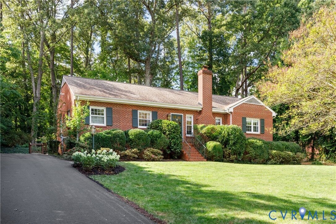 Property Photo:  8519 Waxford Road  VA 23235 