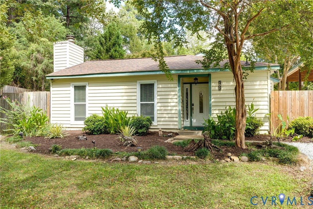 Property Photo: 5702 Linda Road VA 23150