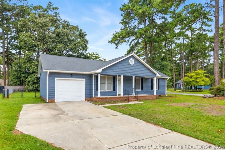 Property Photo:  900 Hollydale Lane  NC 28314 