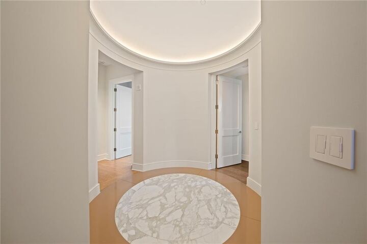 Property Photo: 3376 Peachtree Road NE 44B GA 30326