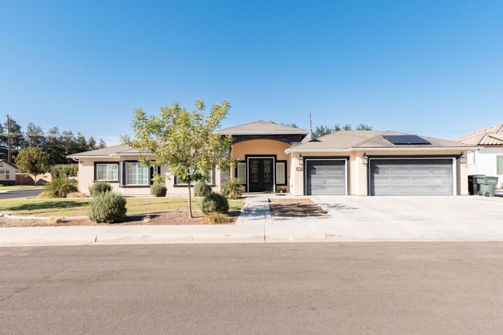 Property Photo: 634 E San Miguel Street CA 93230