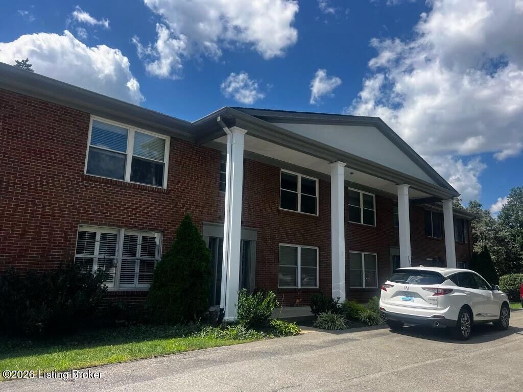 Property Photo:  250 Chenoweth Ln Apt 2  KY 40207 