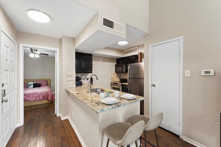 Property Photo:  10855 Meadowglen Lane 729  TX 77042 