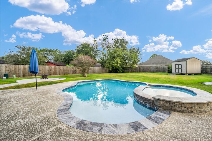 Property Photo: 1101 Isabella Boulevard TX 77515